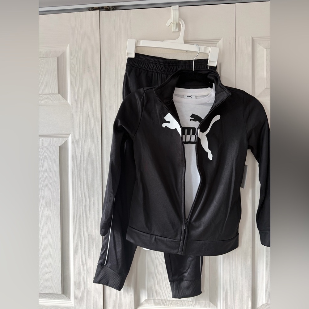 Puma Black and White Athletic Tracksuit
3 piece set
Size Children’s S(8)
